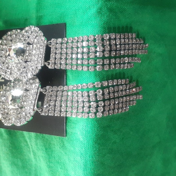 GIVENCHY EARRINGS - Picture 7 of 10